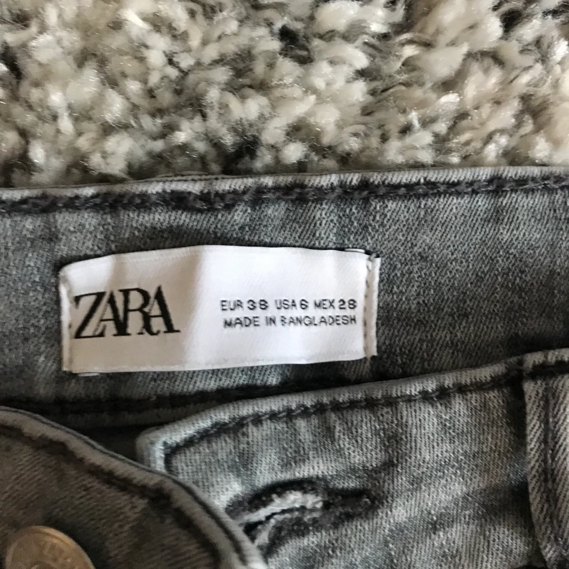 Ljusgråa jeans från Zara - 90