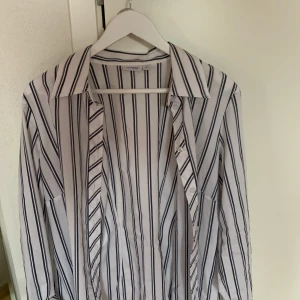 Secondhand - Supersnygg oversized skjorta från second hand (bra skick) storlek 46 men sitter som en oversize 38-40💞 