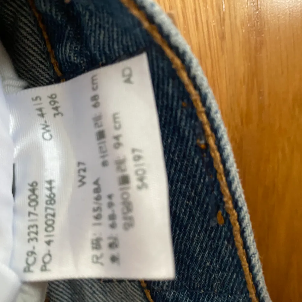 Levi’s jeansshorts , lite använda, w:27. Jeans & Byxor.