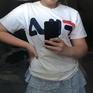 Fila t-shirt - En fila t-shirt köpt från filas hemsidai storlek 38, kommer inte till användning längre.(köparen står för frakten)