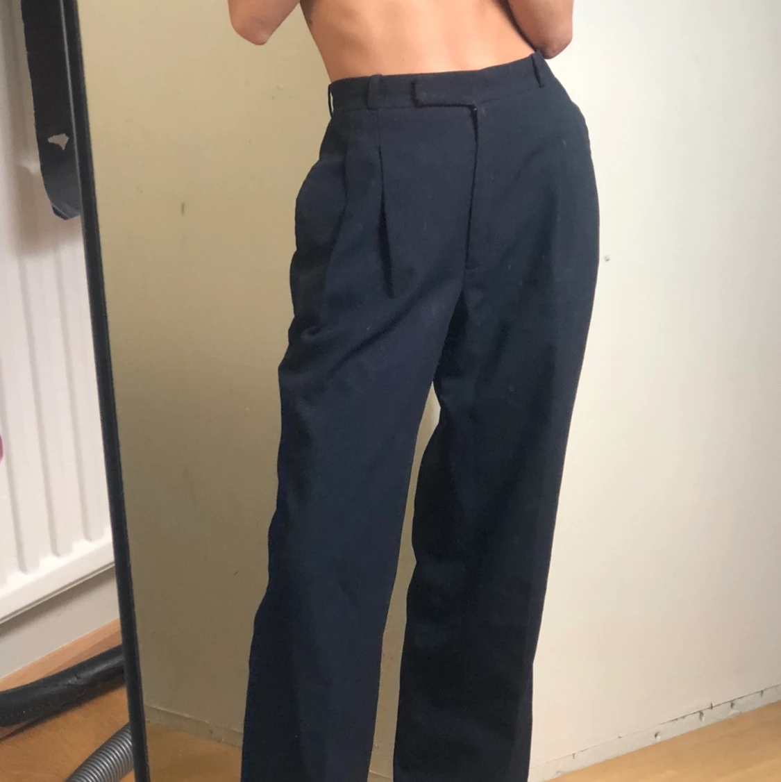 Mörkblå kostymbyxor - 90
