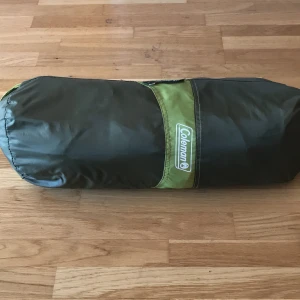 Tält - 3 persons tält med för tält (fast rymmer fler)! Fire proff!😁 Märkes tält! Använd 2 gånger, Nyskick!