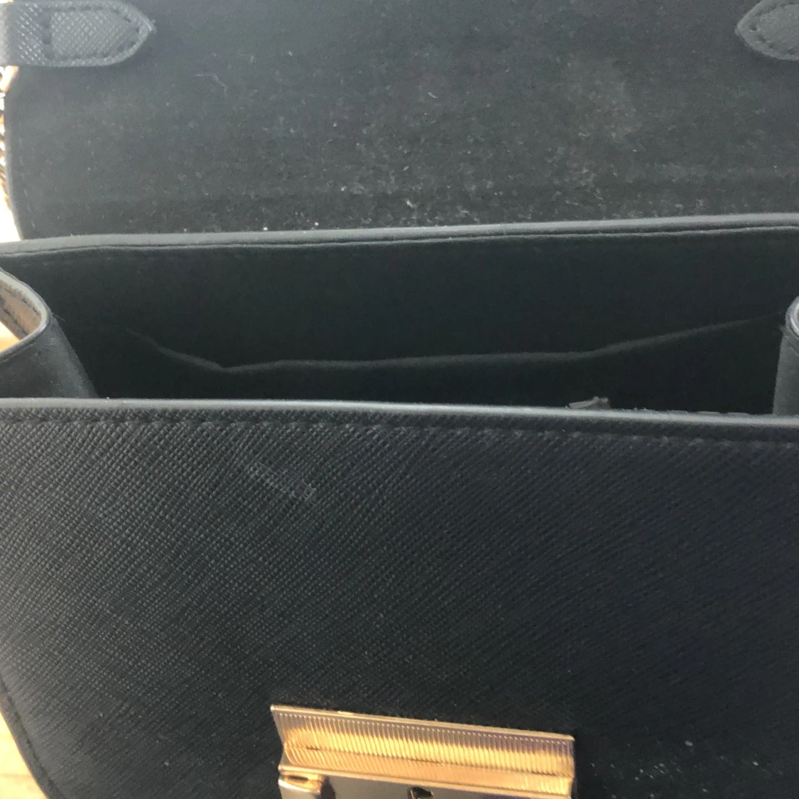 Svart hans väska från H&M. - 91
