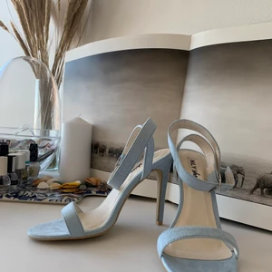 Blue high heel - Ljusblå klackar med tunna band, strl 37, oanvända