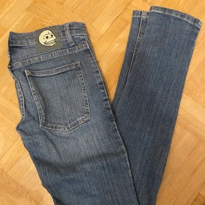 Jeans cheap monday, 27/34 - Jeans från cheap monday. W27 L34. Bra skick. 