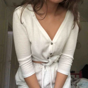  - Mjuk tröja/kofta/cardigan från Urban Outfitters - frakt 30-40kr inköpspris 459kr