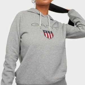 Grå Gant-hoodie - Grå Gant-hoodie