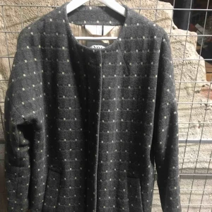  - Ullkappa från Noa Noa. Fint skick, ljusgrå. (Nypris var 2300 kr)