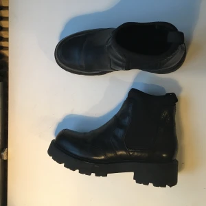 Vagabond  - Chunky vagabond slip on boots. Sparsamt använda, jättefint skick. 400 kr inkl frakt