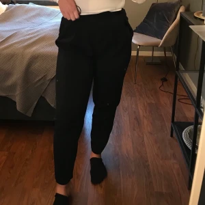 Kostym byxa 34 - Kostym byxa från H&M storlek 34 men mer som en 36/38. Köparen står för frakt. 😘