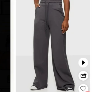 Mjukis - Säljer dessa helt nya mjukis från Nelly. Aldrig använda då de är för korta för mig jag är 175. Storlek xs/s Säljer för 200 inklusive frakt