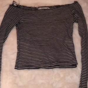 Topp - Off shoulder topp. Randig, xs❤️