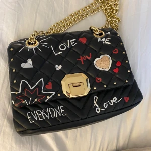 VÄSKA - sjukt snygg väska! Köparen står för frakt