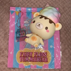 Creamiicandy fairy floss yummiibear  - Kolla bilderna, från 2017 så ganska rare. Kommer med tag och förpackning 