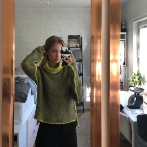 Acne studios  - Stickad tröja från acne studios som går att andvända från båda hållen. Nästan aldrig andvänd och köpt för 2500kr
