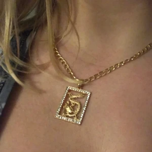 Trendigt halsband 🐉✨ - Frakt tillkommer 💓