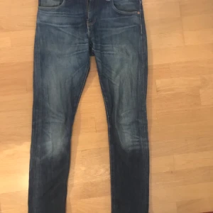 Levis’s jeans W28 L32 - Mörkblåa i bra skick