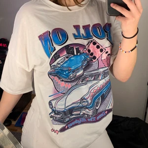 t-shirt - asball baggy t-shirt som jag älskaaaarr!!! men har slutat använda den stilen 😫😫 !!JAG KAN ALLTID DISKUTERA PRISET!!