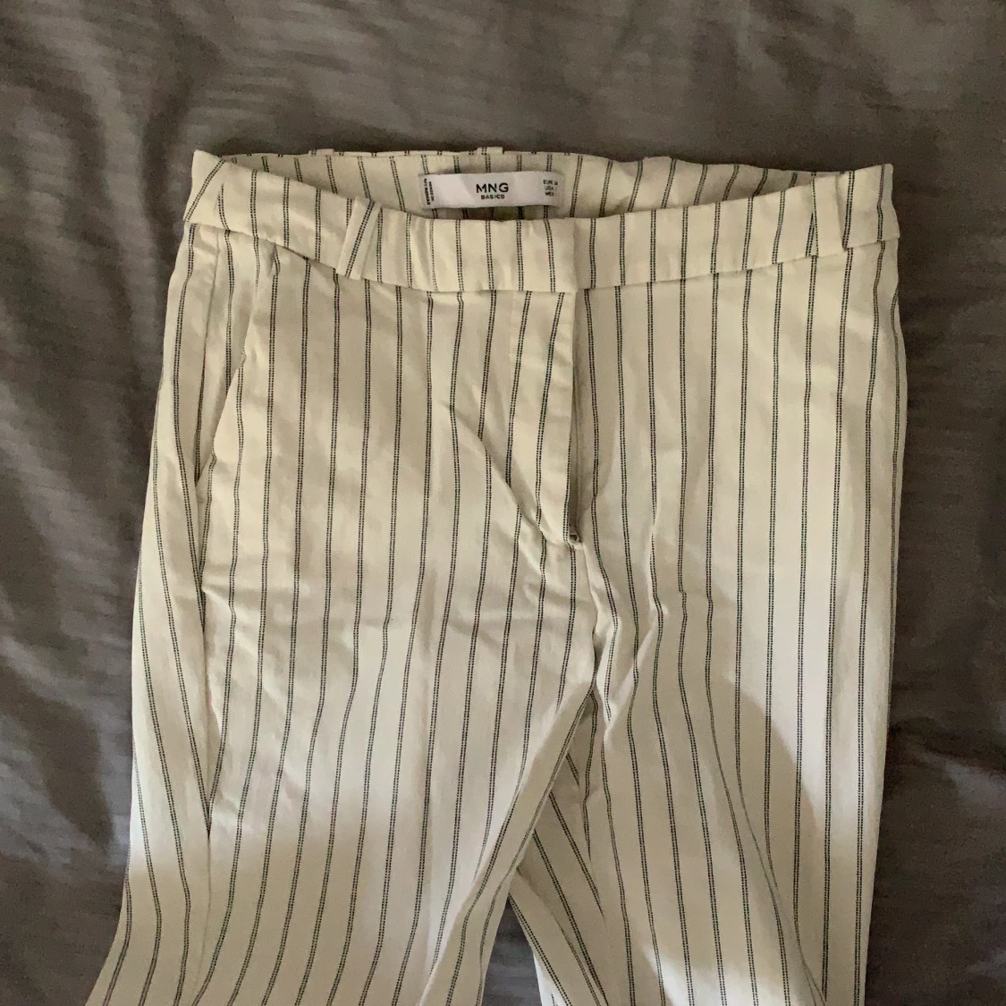 Randiga byxor från Mango