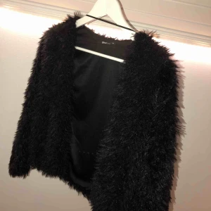  - Den populära Gina fluff jackan