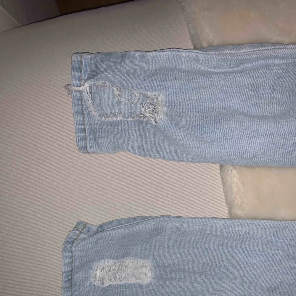 Ripped jeans från dr Denim, använda 1 gång! 30 kr frakt tillkommer 🌻. Jeans & Byxor.
