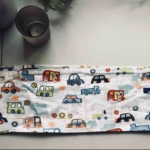  - Ett värmekudde-fodral!  Väldigt gulligt, med bilar på. 