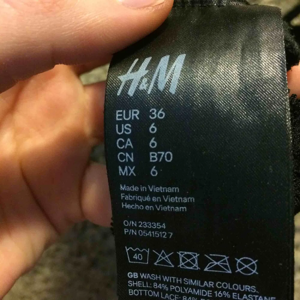 Bh utan bygel från H&M. Säljer pågrund av köpt fel strl. Köparen står för frakt på 18kr. Toppar.