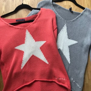  - Två ur snygga bondelid tröjor i storlek S.  1 för 99 kr 2 för 150 kr