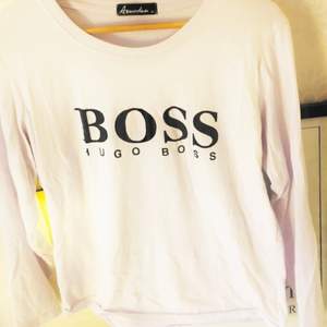 🌸Vit tröja från Hugo boss, ej äkta, storlek M🌸 ❌Betalning sker via swish❌