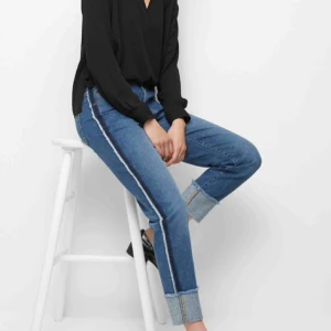  - Jeans som passar strl 34-36. Helt nya