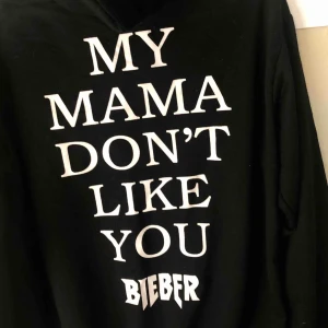  - Justin Bieber, purpose tour hoodie med tryck fram och bak