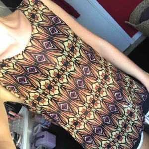  - Snyggt mönstrat linne i skönt material😍 Endast provad, strl S.