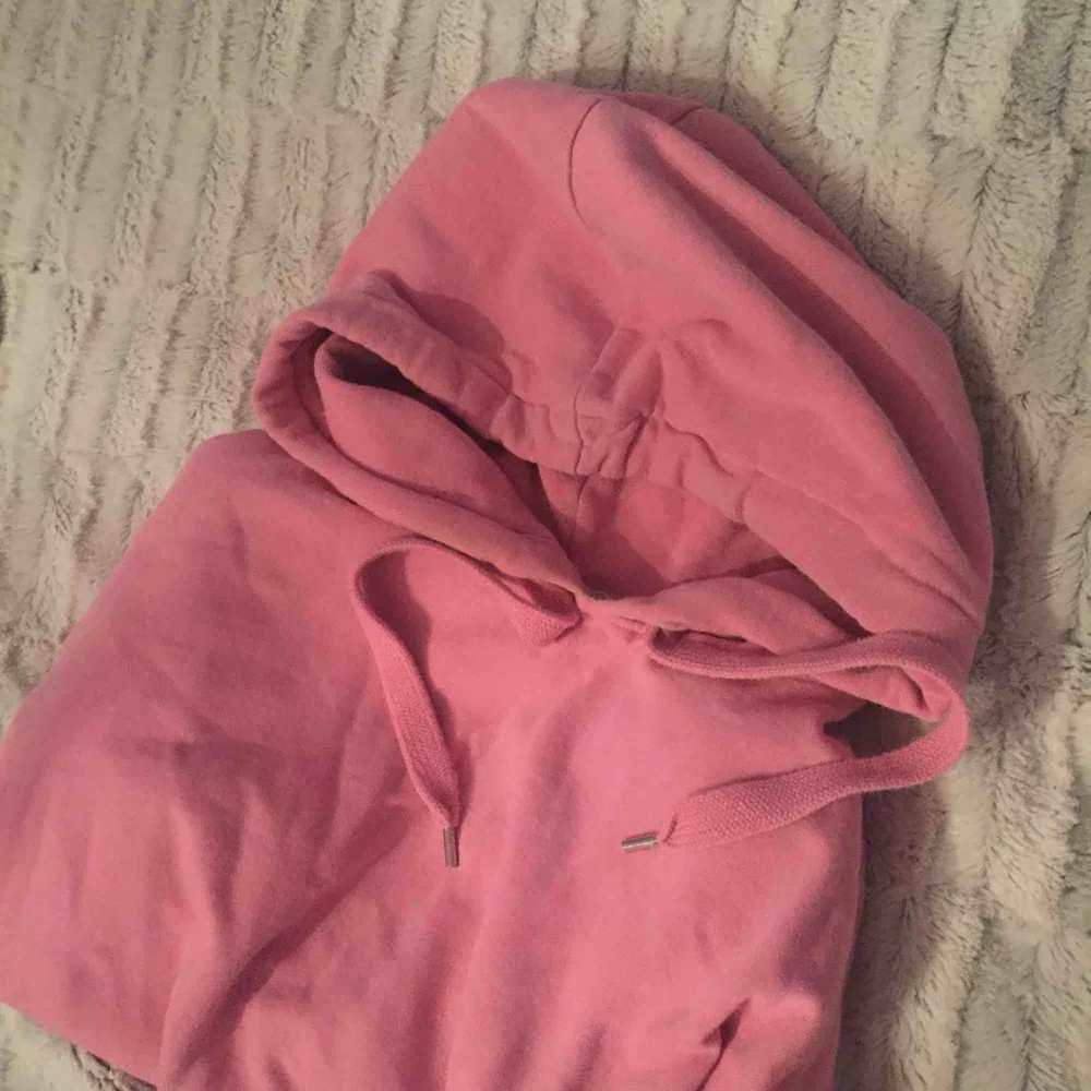 Ljusrosa hoodie från hm. Hoodies.