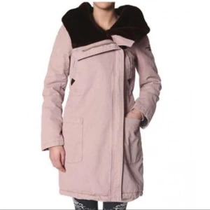  - Odd molly cerro bonete parka. Färg light powder, storlek 0 (XS) Fint skick! Slutsåld. Ordinarie pris 3500kr 