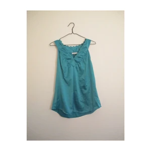  - Snyggt linne från Vila i storlek XS. Aldrig använd! Frakt 42kr✨