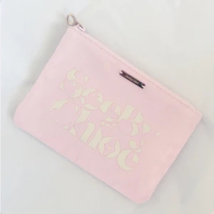  - Liten tygväska från See By Chloe.
Använd några gånger i somras.