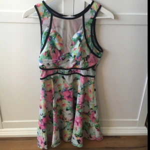  - Perfekt fin vår klänning! Använd en gång! 