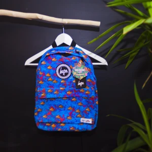  - Oanvänd HYPE. ryggsäck från deras kollaboration med The Simpsons. 

I perfekt skick, då den aldrig använts. Den har fortfarande alla taggar kvar och påsen den kom i.
Säljer då den inte passar mig i smaken riktigt, även om jag gärna hade haft kvar den.