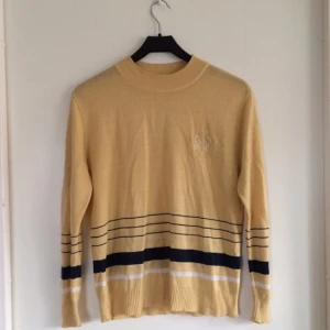  - Tunn vintage tröja. Aldrig använd. Köparen står för frakten! Tar även emot betalning via swish!