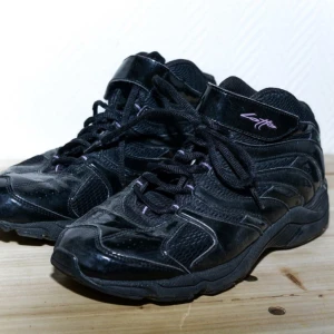  - Snygga 90-tals, märket lotto. 