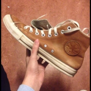  - Jätte fina converse, som jag köpte i vinstras men inte använt dem pga att dem är för stora, men som ni ser är dem helt nya.. Jätte mysiga!!
