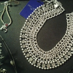  - Jimmy choo tjockt häftigt halsband,, kommer i orginalförpackning m prislappen på