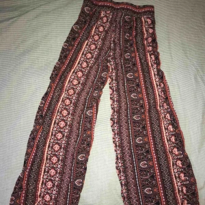  - Sköna byxor från BikBok 