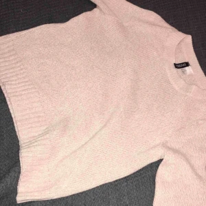  - Använd 2 gånger, fint skick och är ifrån h&m. Betalning görs genom swish