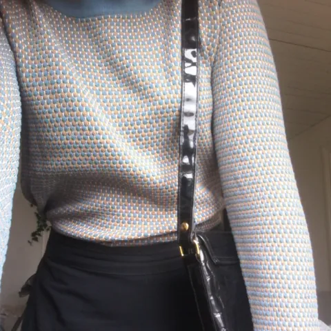 Super fin och populär tröja från Zara.💙 Några som är intresserade så om ni vill ha den får ni buda😊. Tröjor & Koftor.
