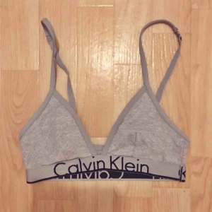  - Calvin Klein bh topp! 90 kr inklusive frakt :) 