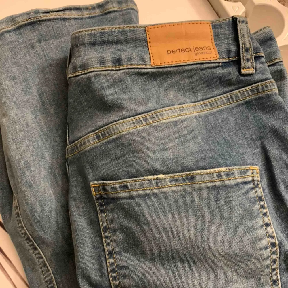 Gina tricot populära bootcut jeans! Använd fåtal gånger. Tar emot swish och möts inte upp🥰. Jeans & Byxor.