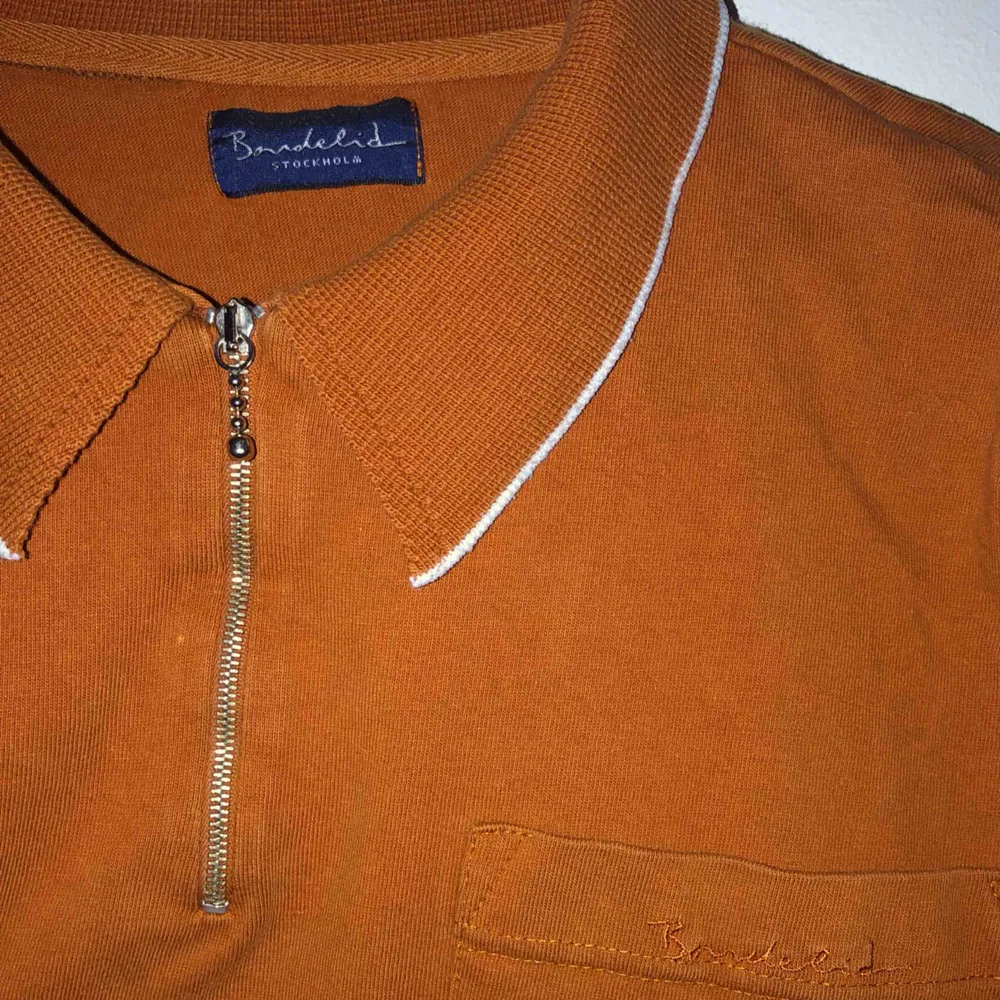 Vintage piké-tröja från Bondelid. Tyvärr lite skrynklig på bilden    Kan mötas upp i stockholm eller frakta (men då står köparen för frakten) 🥰. Toppar.