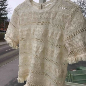  - Jättefin bohemisk t-shirt! Helt nyskick. Skriv för mer bilder eller frågor :) 