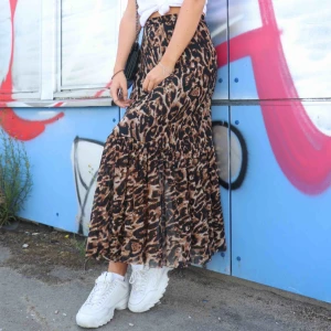  - Kjol. Frakt tillkommer 63kr 